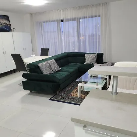 Lejlighed Apartman Dantia - Dubnica Nad Vahom, Priamo V Centre *
