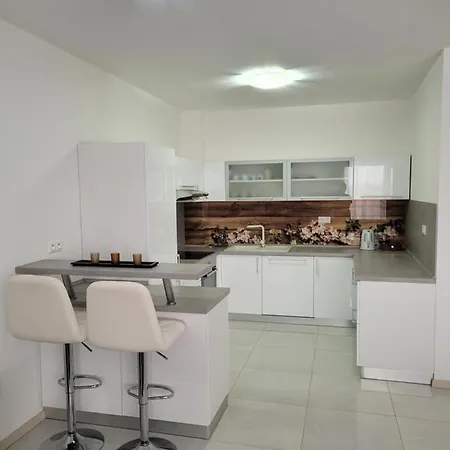 Apartman Dantia - Dubnica Nad Vahom, Priamo V Centre Appartamento